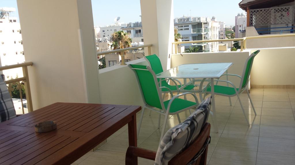 Panikos Beach Apartment I Larnaka Exterior foto